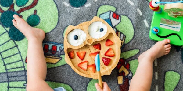 Karmienie Dziecka po 1. roku: Najważniejsze pytania i odpowiedzi dla młodych mam